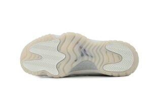 Wmns Air Jordan 11 Retro 'Pearl / Grand Finale' Hover Image